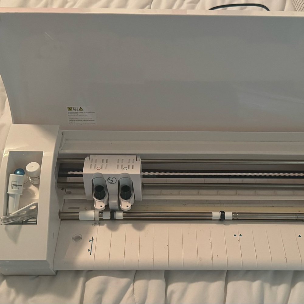 Silhouette USB-Enabled Device in White (3rd generation) - Picture 5 of 7